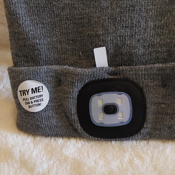 🌺 NWT Kikkerland Light Up Beanie (Gray)(Unisex) - Picture 2 of 6